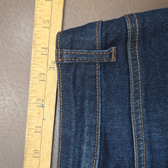 ALTAR'D STATE Women's 29 Short Blue Skinny Jeans with Subtle Fading - Picture 5 of 7